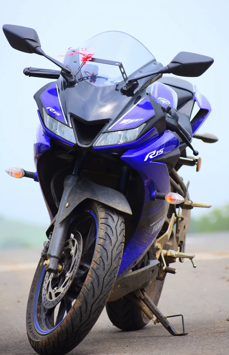 imagem da moto yamaha r15, na cor azul